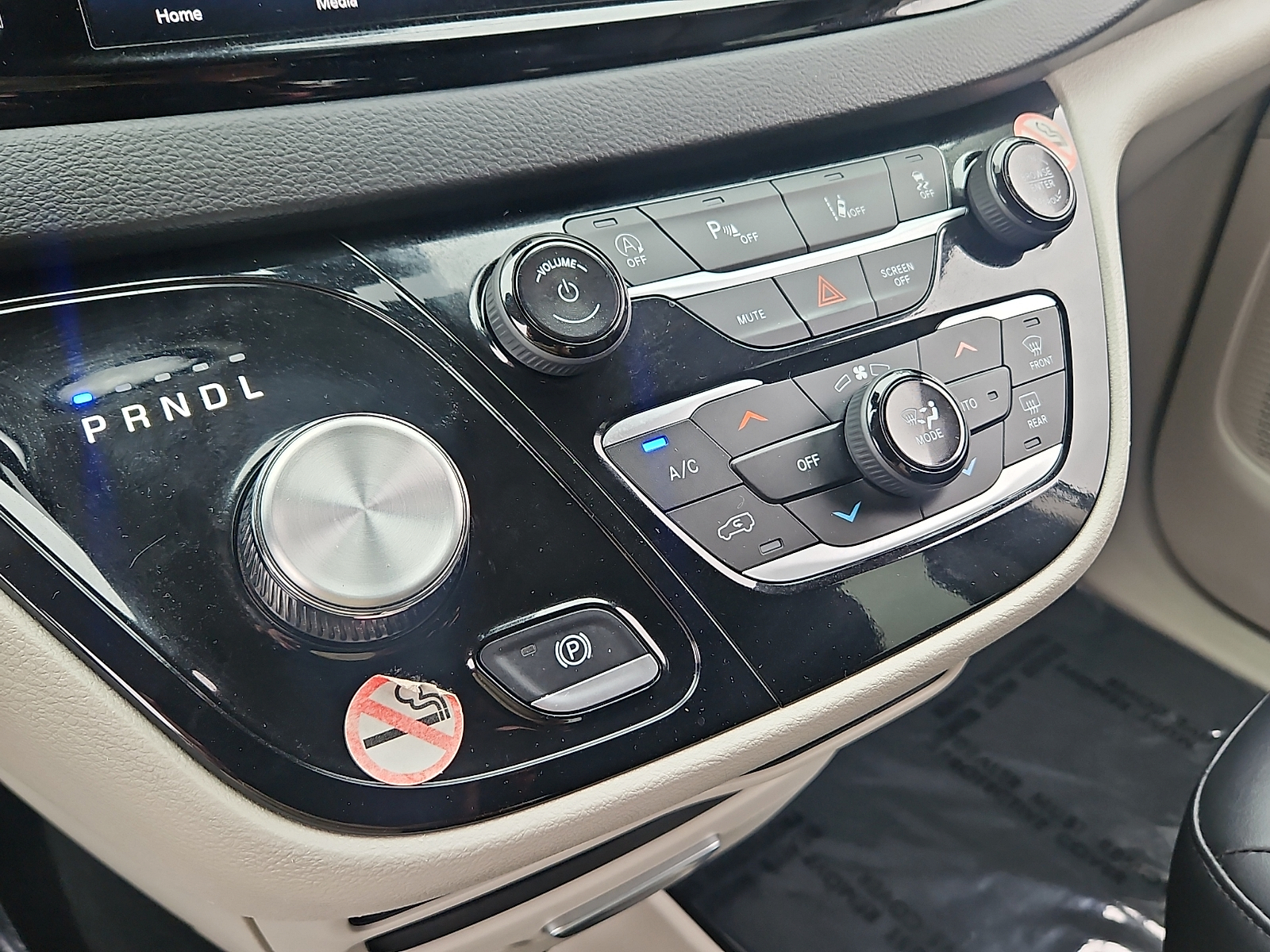 Used 2024 Chrysler Pacifica Van