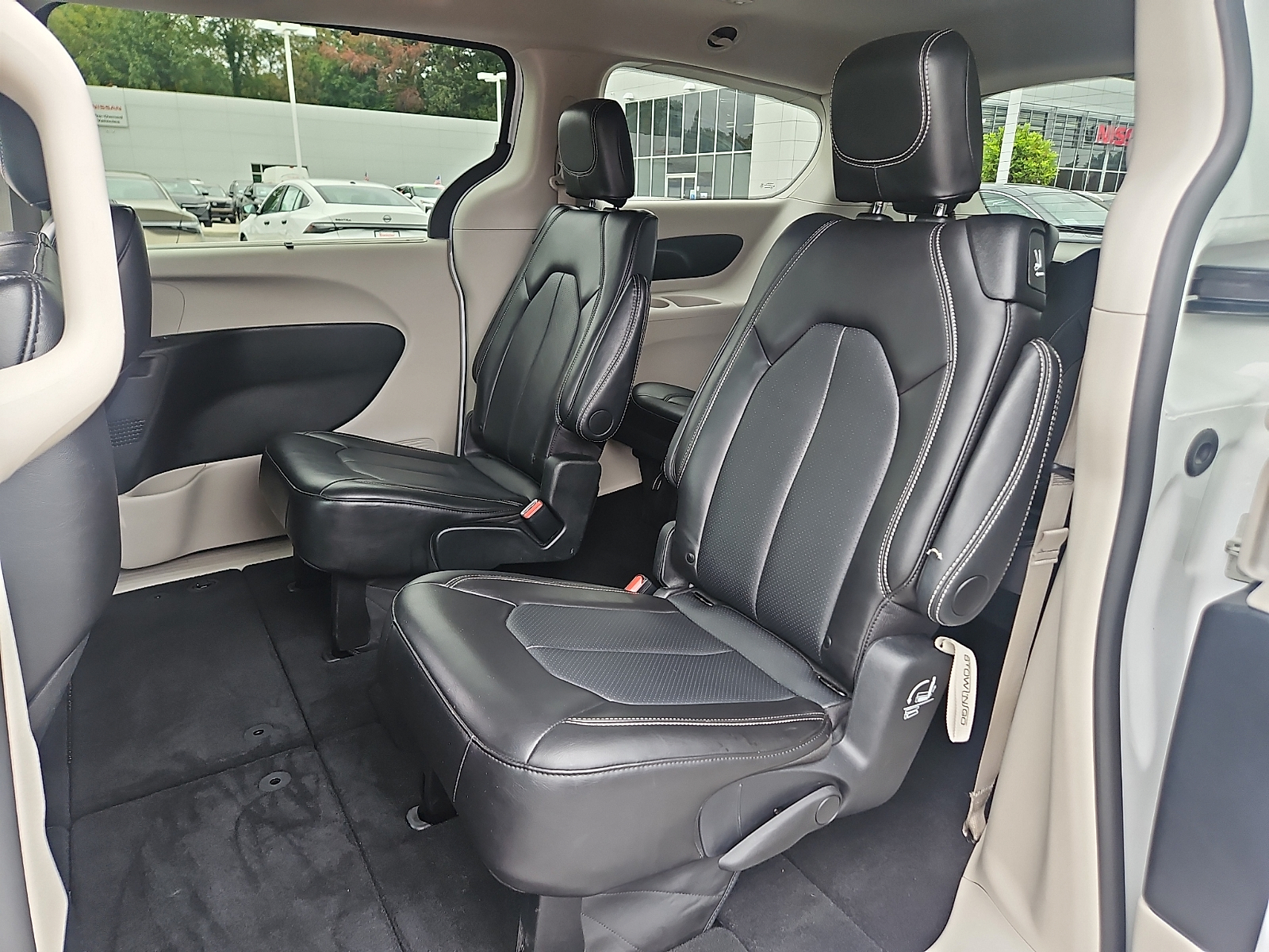Used 2024 Chrysler Pacifica Van