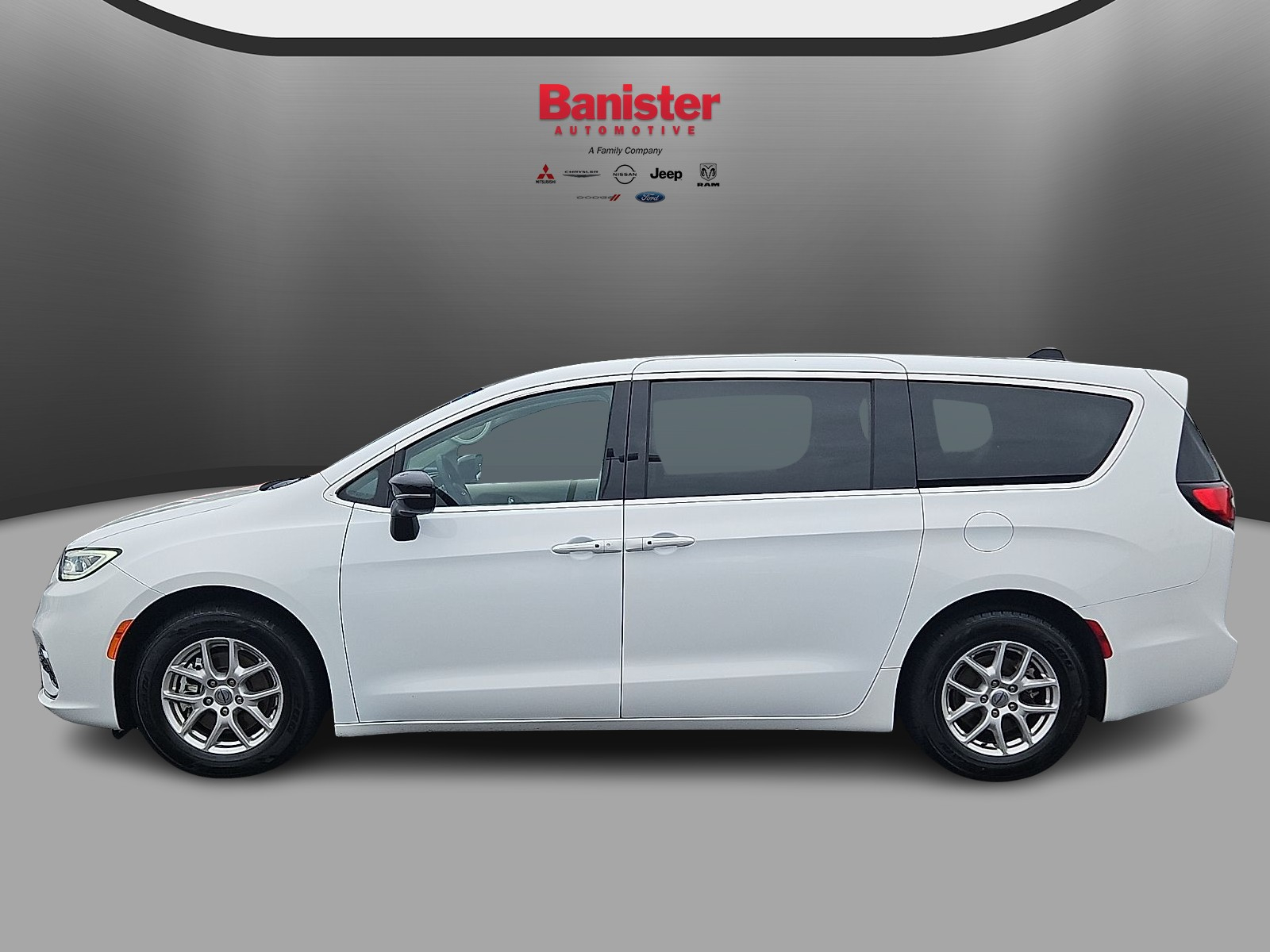 Used 2024 Chrysler Pacifica Van