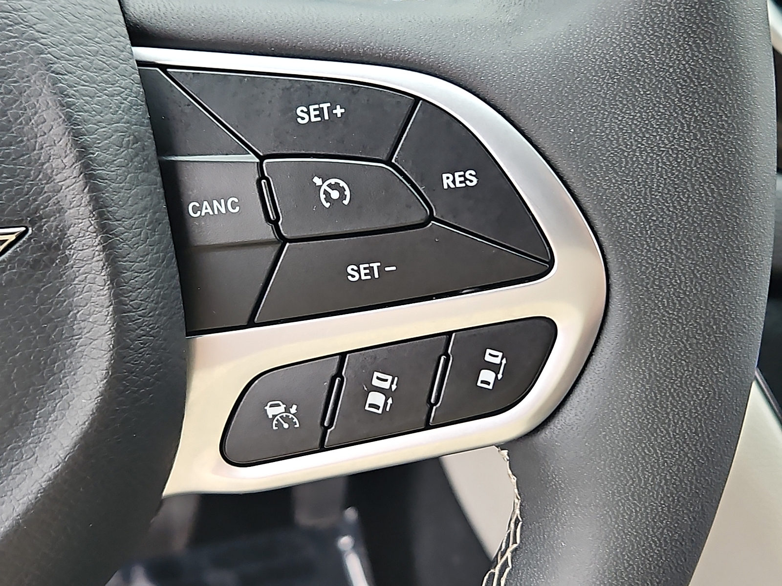 Used 2024 Chrysler Pacifica Van
