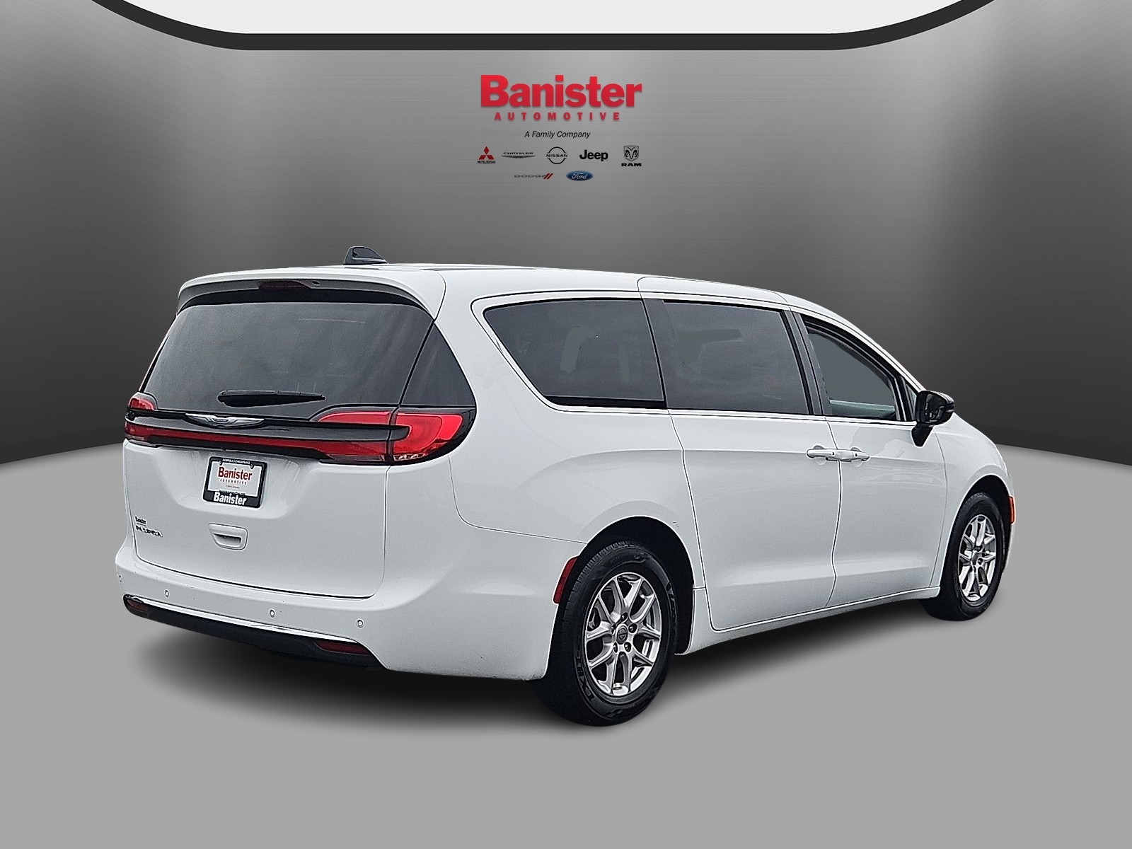 Used 2024 Chrysler Pacifica Van