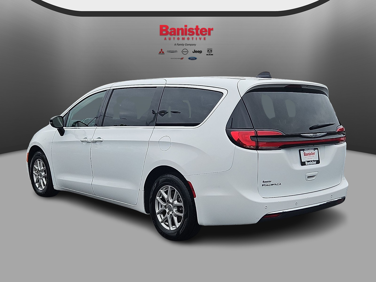 Used 2024 Chrysler Pacifica Van
