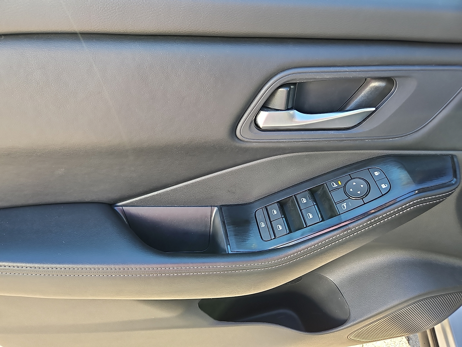Used 2025 Nissan Rogue SUV