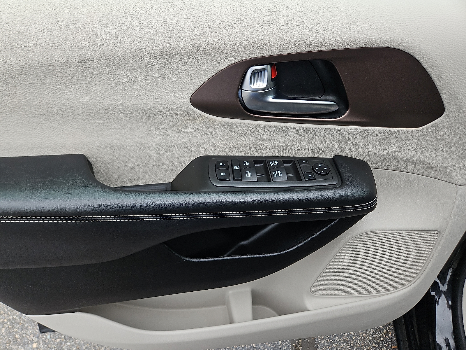 Used 2022 Chrysler Voyager Van