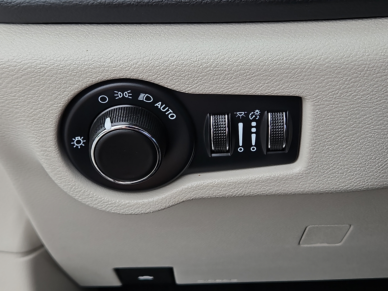 Used 2022 Chrysler Voyager Van