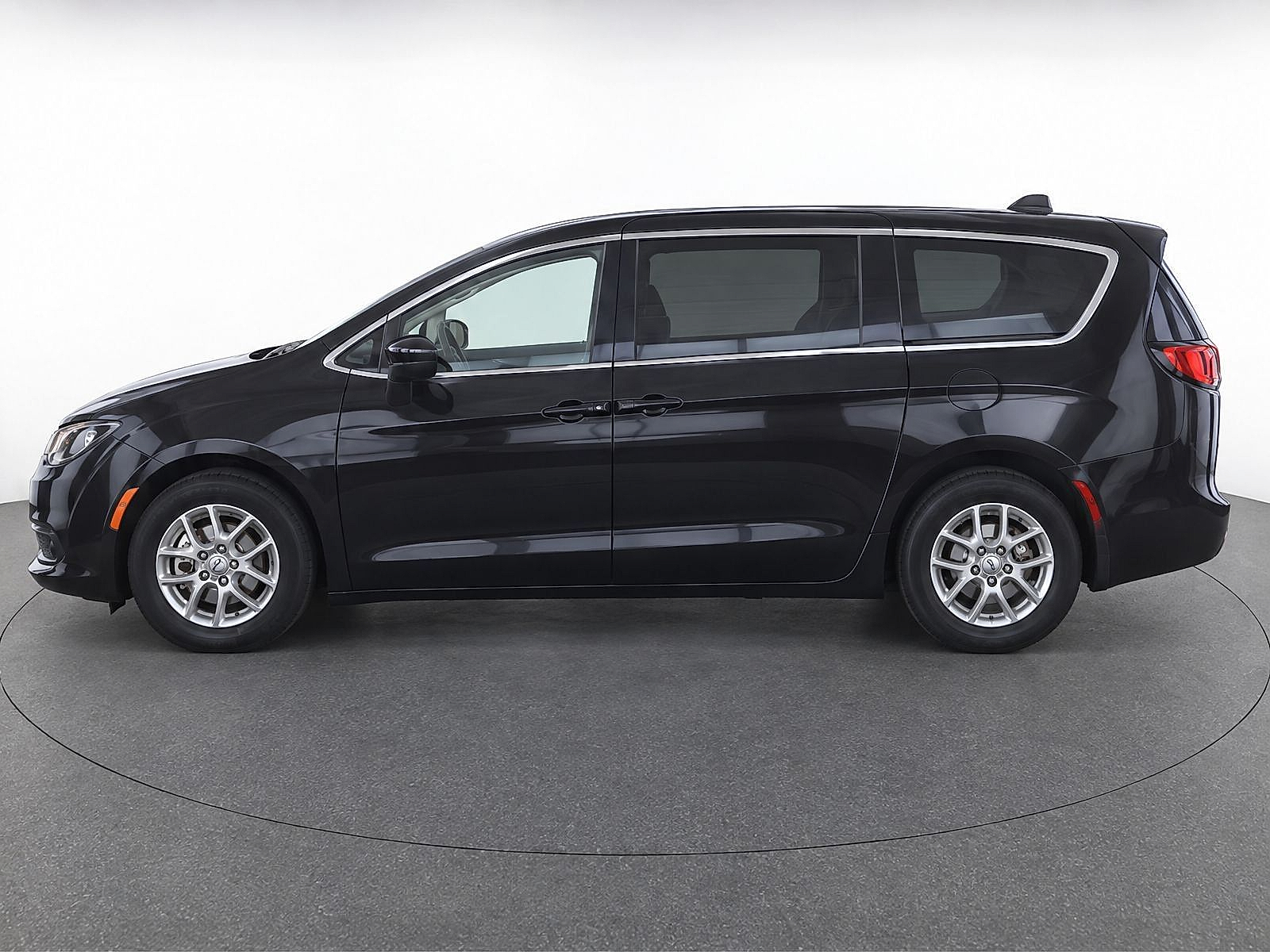 Used 2022 Chrysler Voyager Van