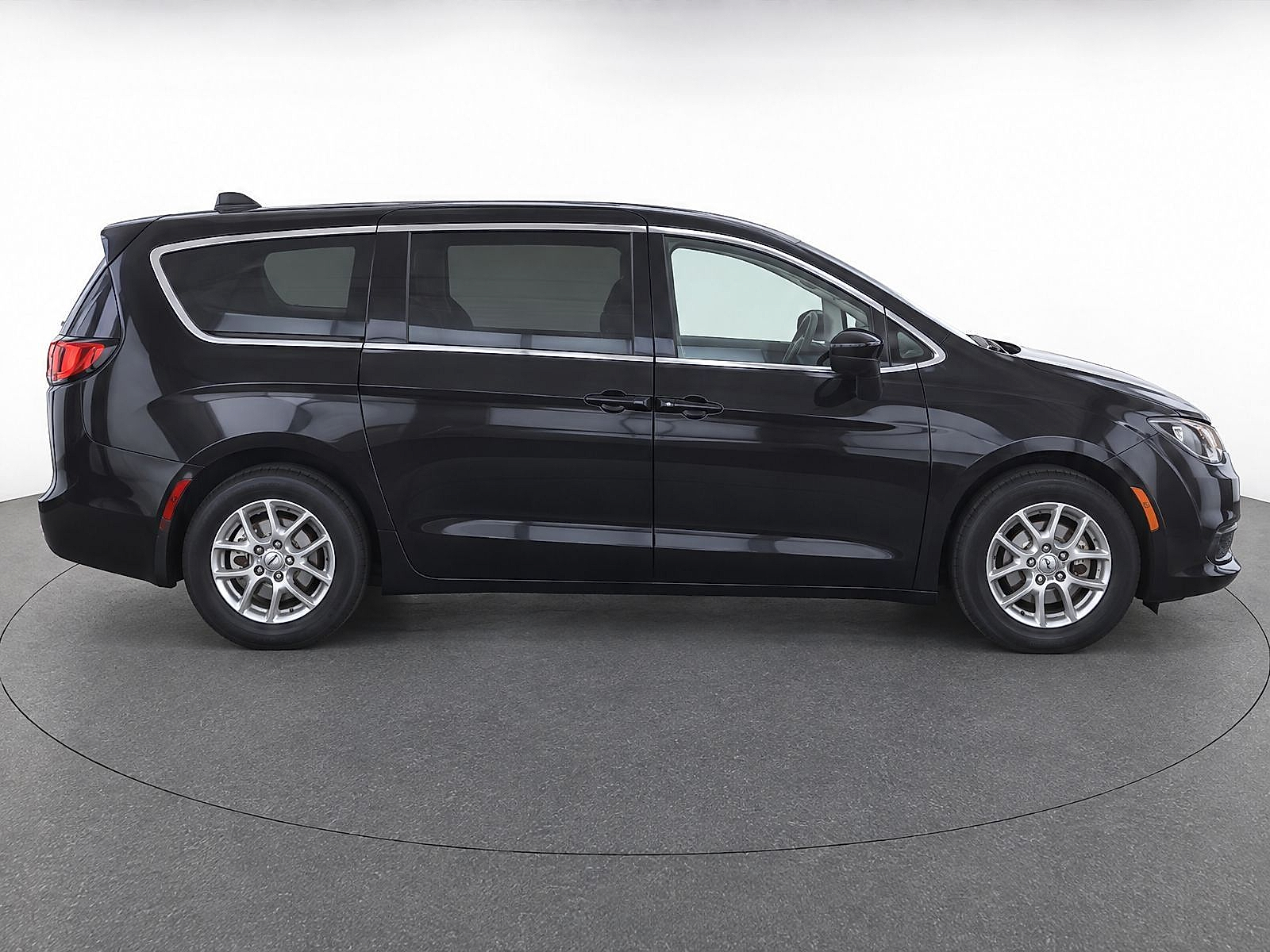 Used 2022 Chrysler Voyager Van