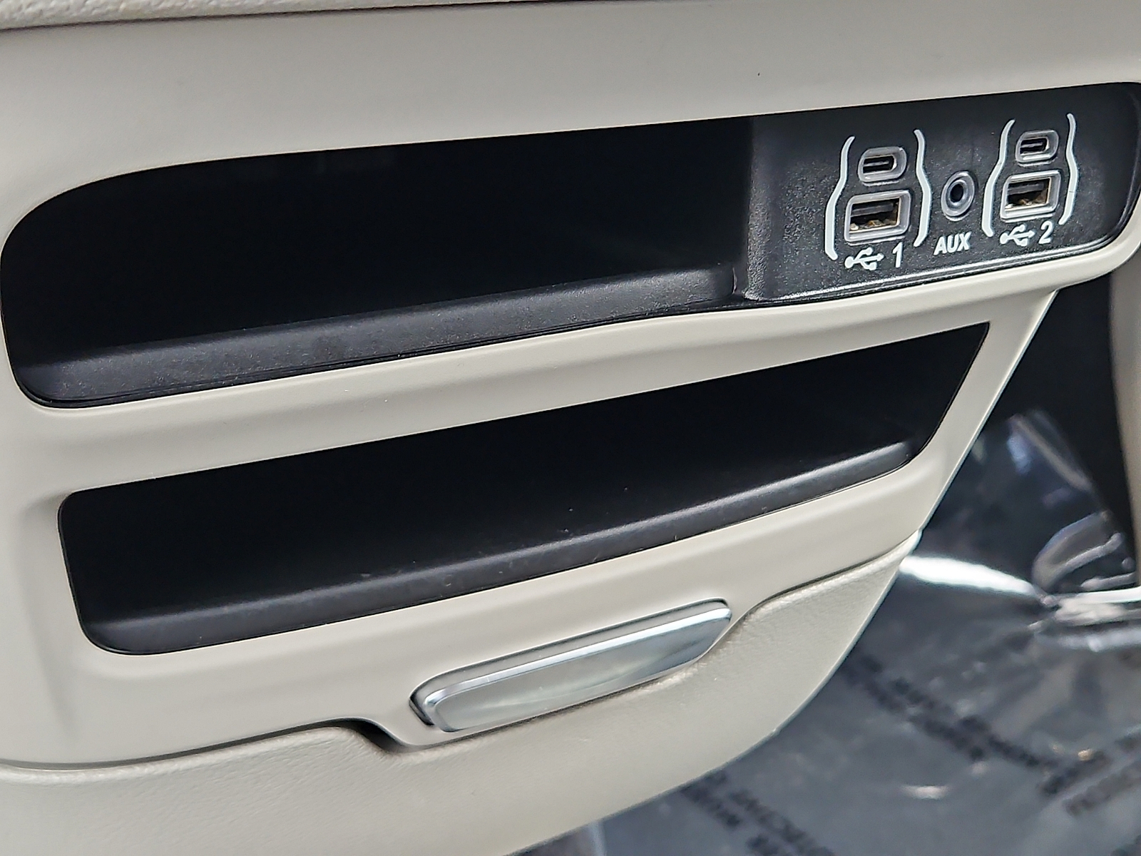 Used 2022 Chrysler Voyager Van