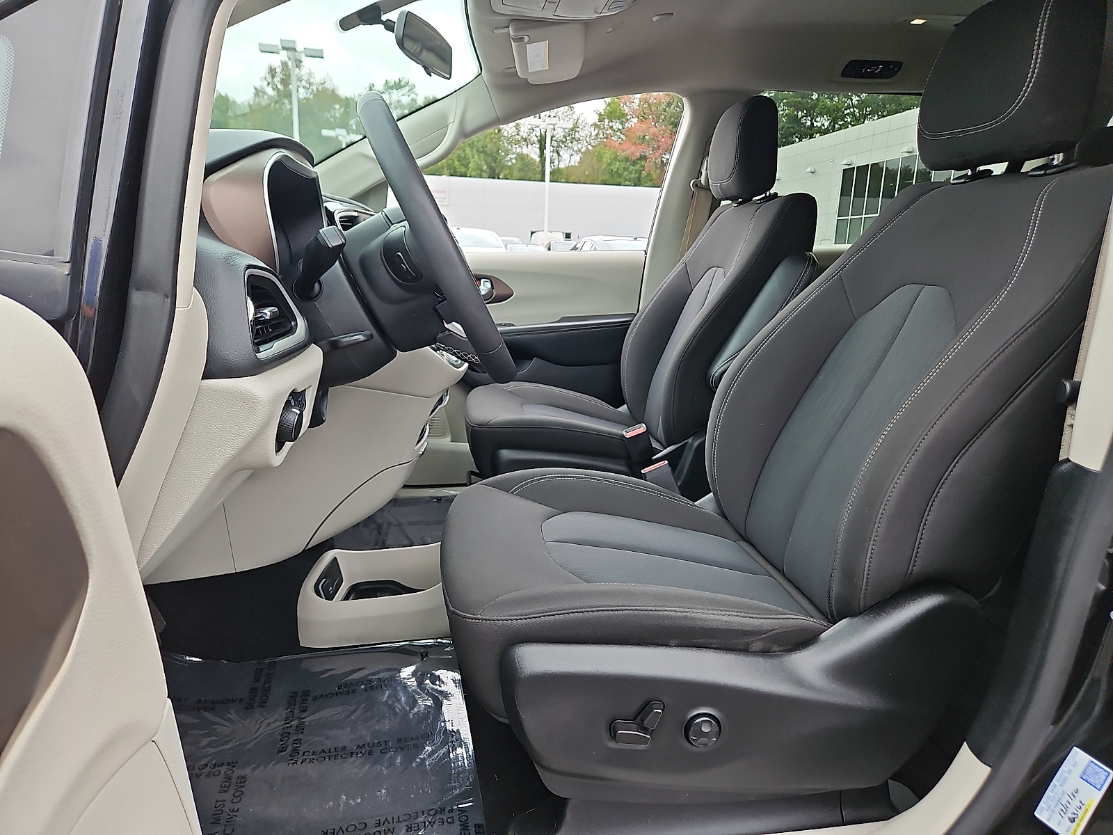 Used 2022 Chrysler Voyager Van