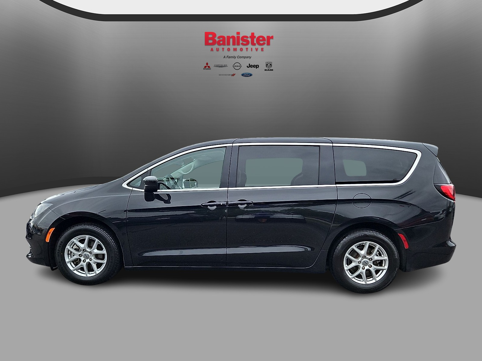Used 2022 Chrysler Voyager Van