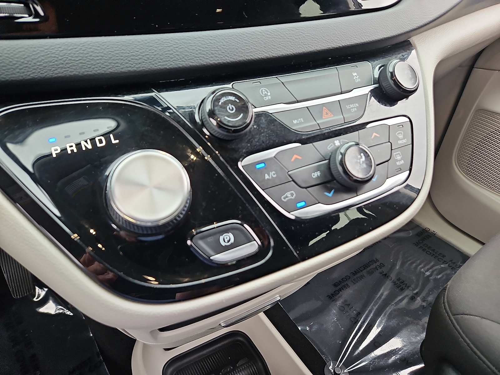 Used 2022 Chrysler Voyager Van