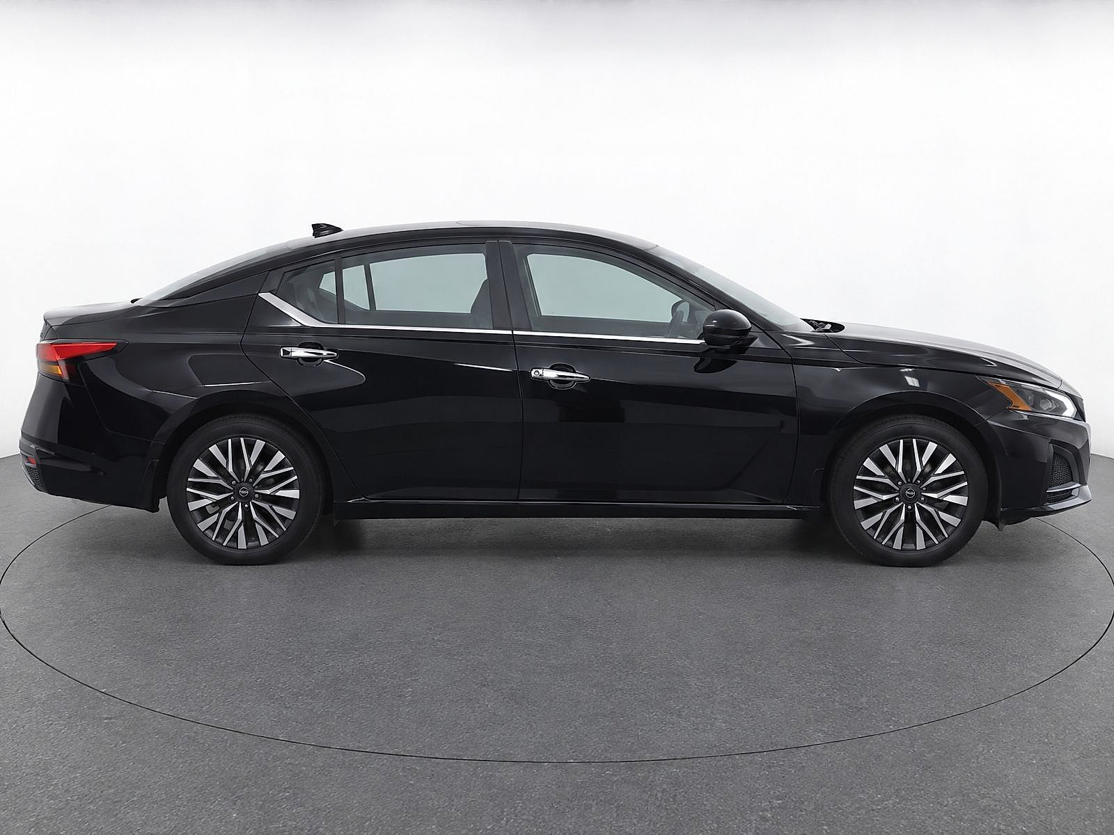 Used 2024 Nissan Altima Sedan