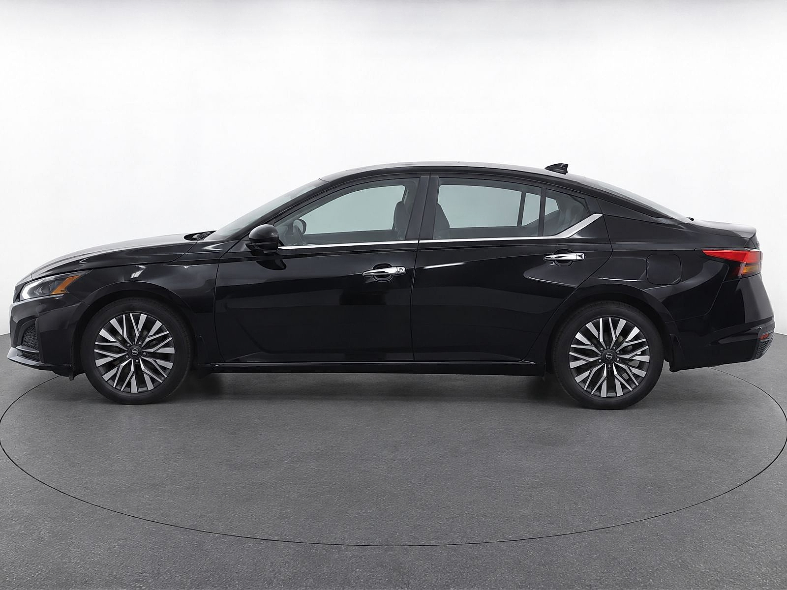 Used 2024 Nissan Altima Sedan