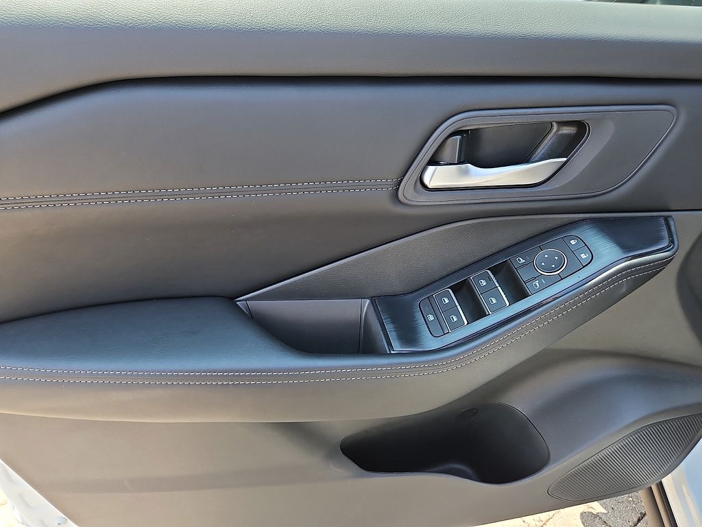 Used 2025 Nissan Rogue SUV