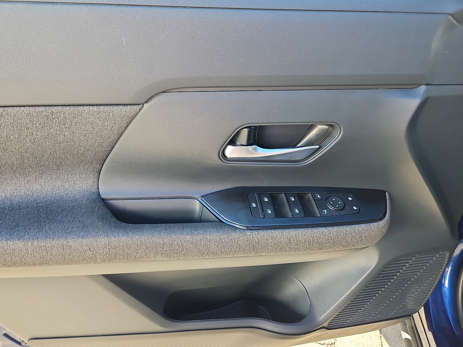 Used 2025 Nissan Kicks SUV