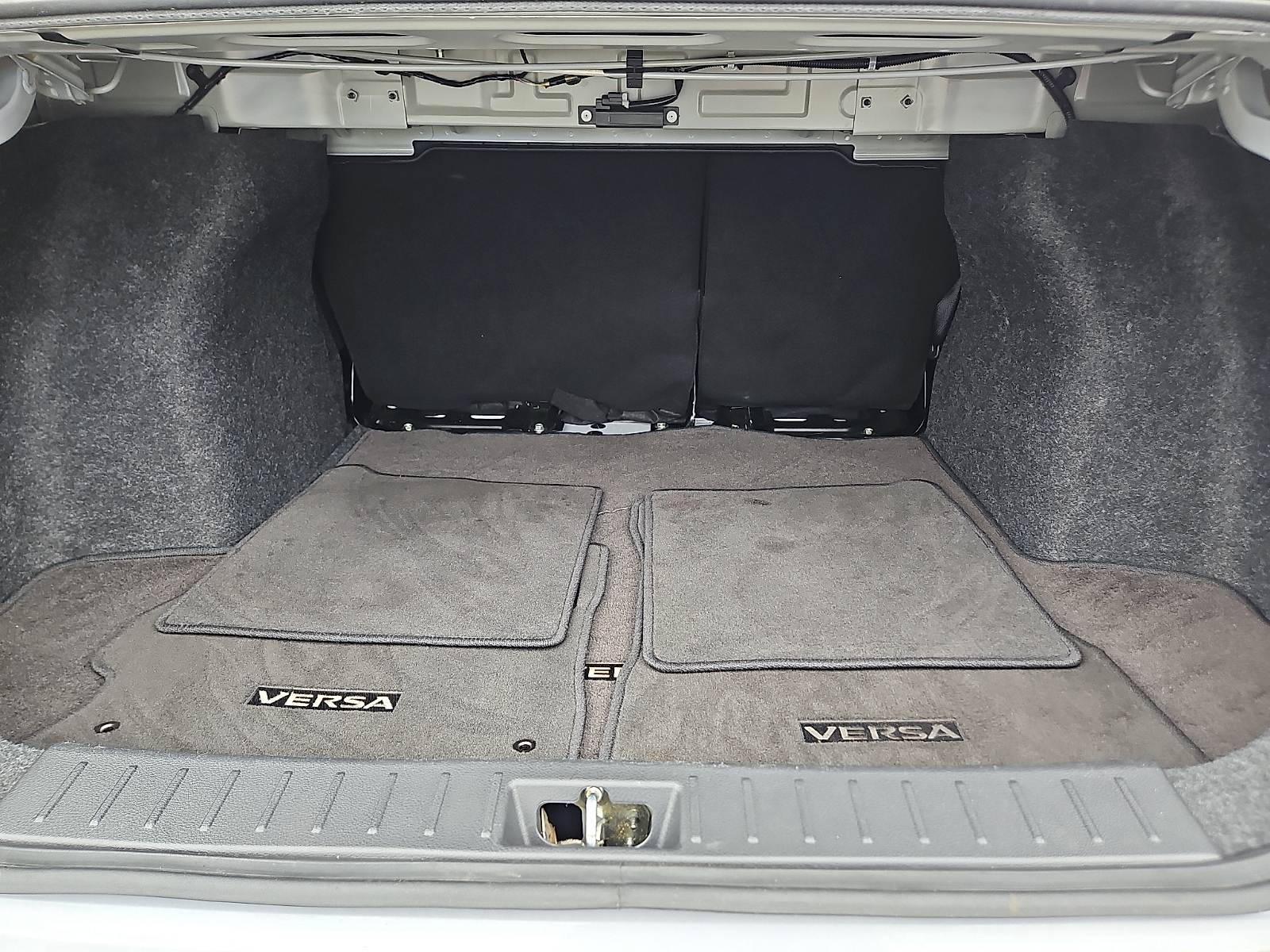 Used 2025 Nissan Versa Sedan