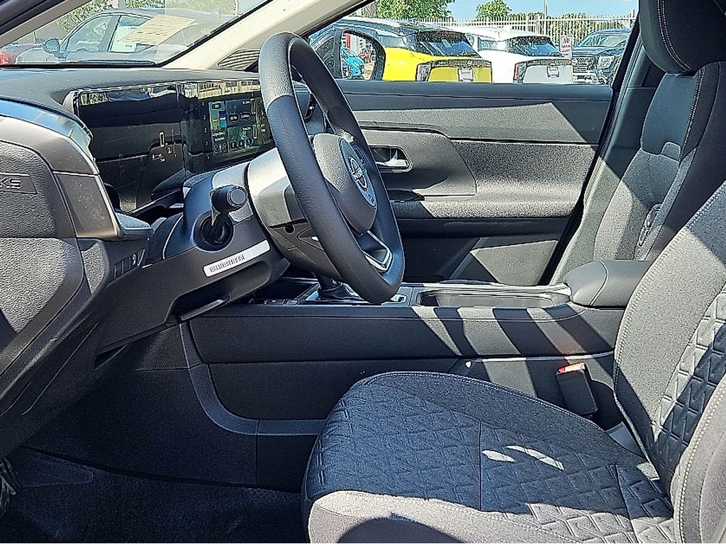 New 2025 Nissan Kicks SUV