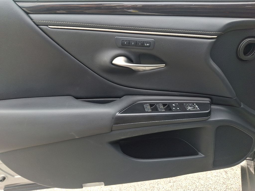 Used 2021 Lexus ES 350 Sedan