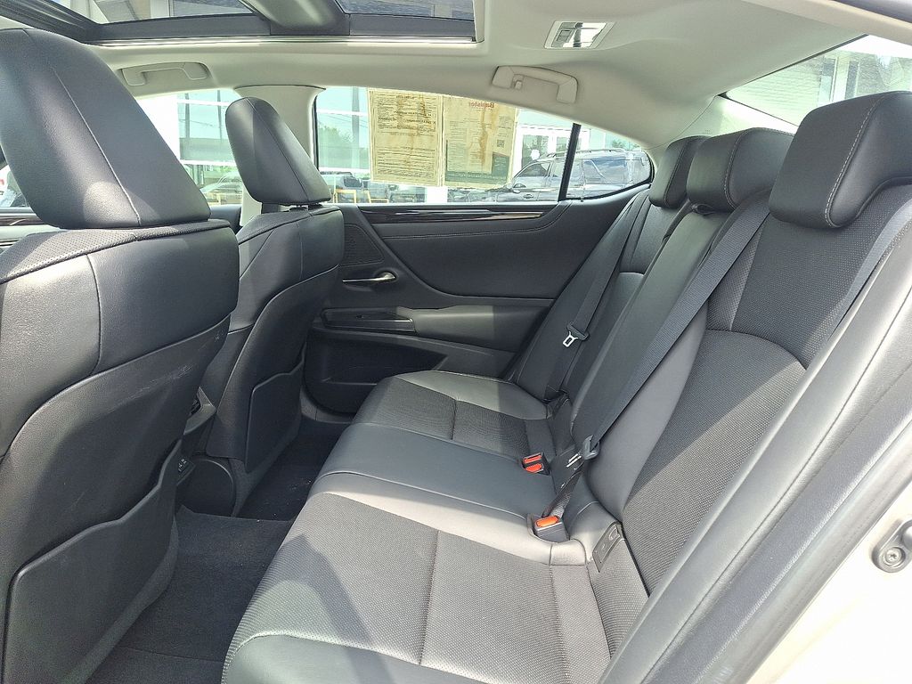 Used 2021 Lexus ES 350 Sedan