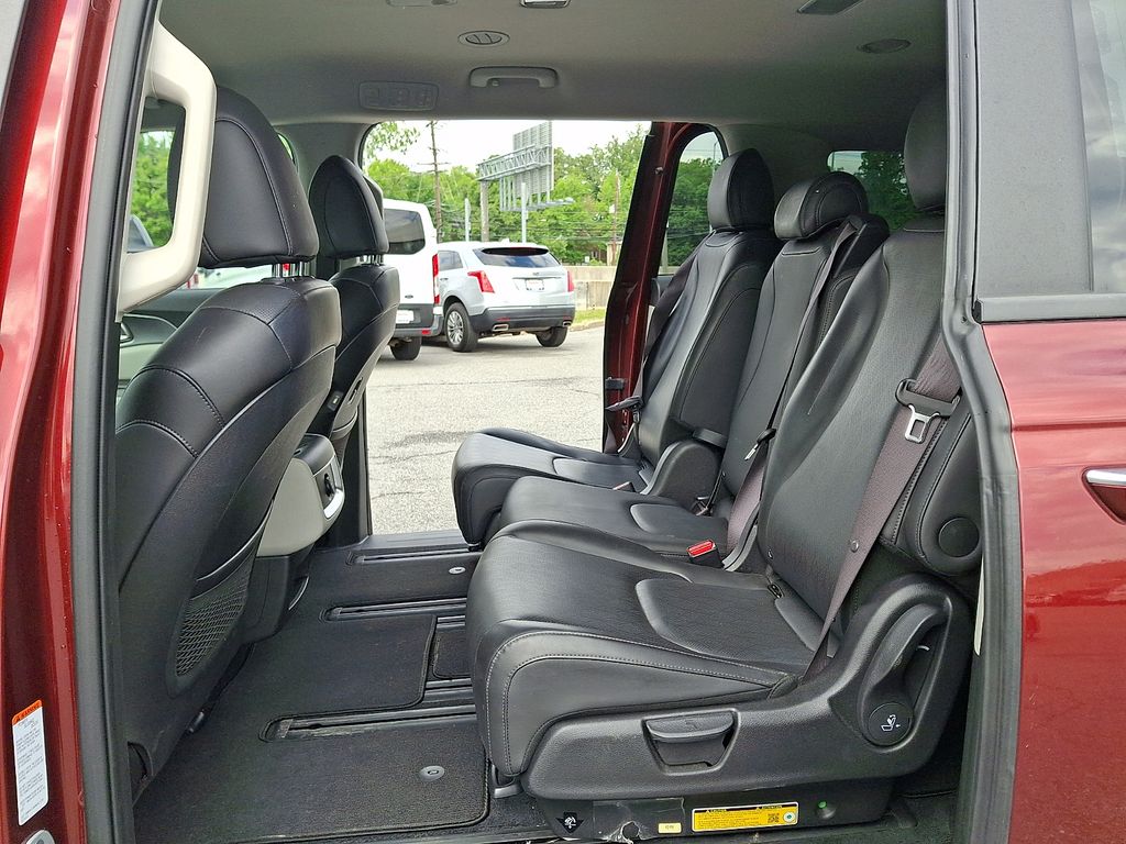 Used 2024 Kia Carnival Van
