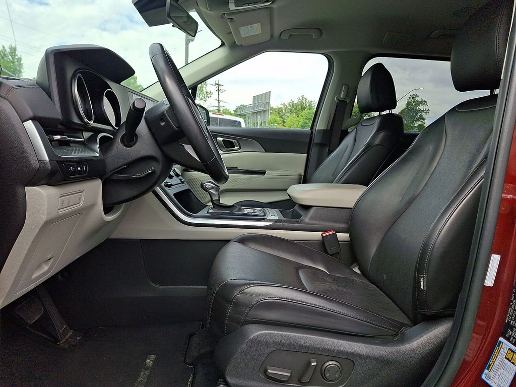 Used 2024 Kia Carnival Van