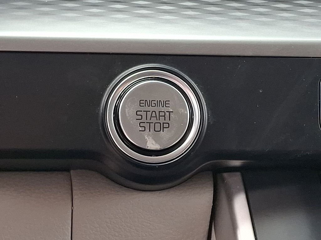 Used 2024 Kia Carnival Van
