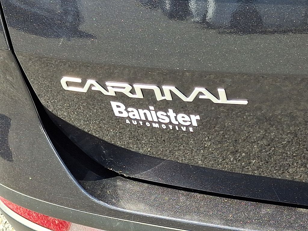 Used 2024 Kia Carnival Van