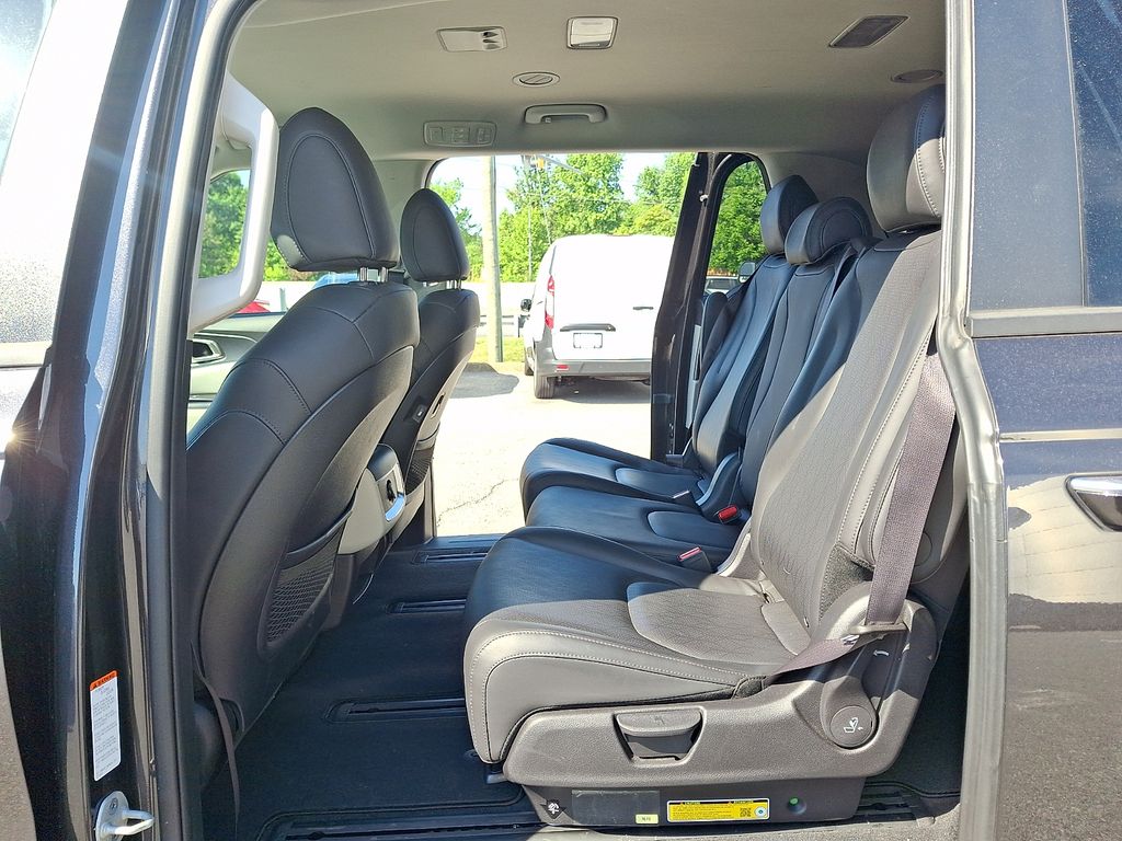 Used 2024 Kia Carnival Van