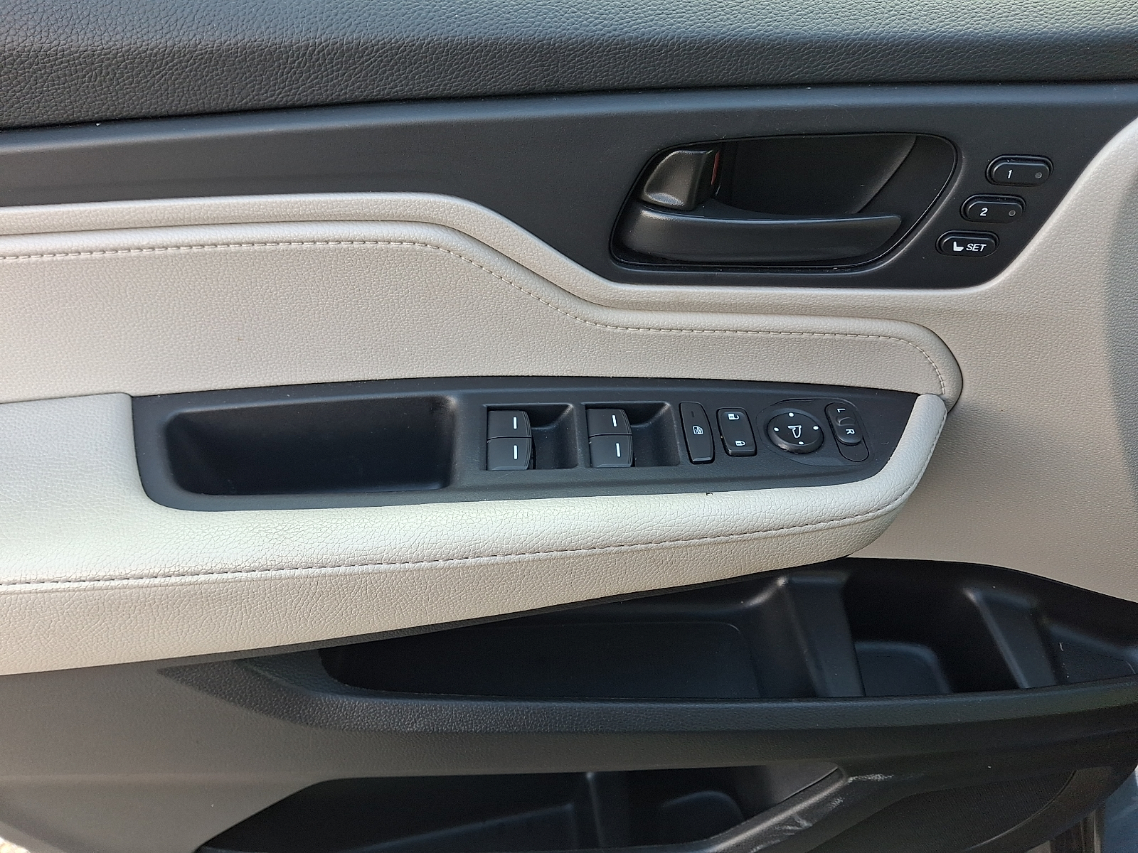 Used 2025 Honda Odyssey Van