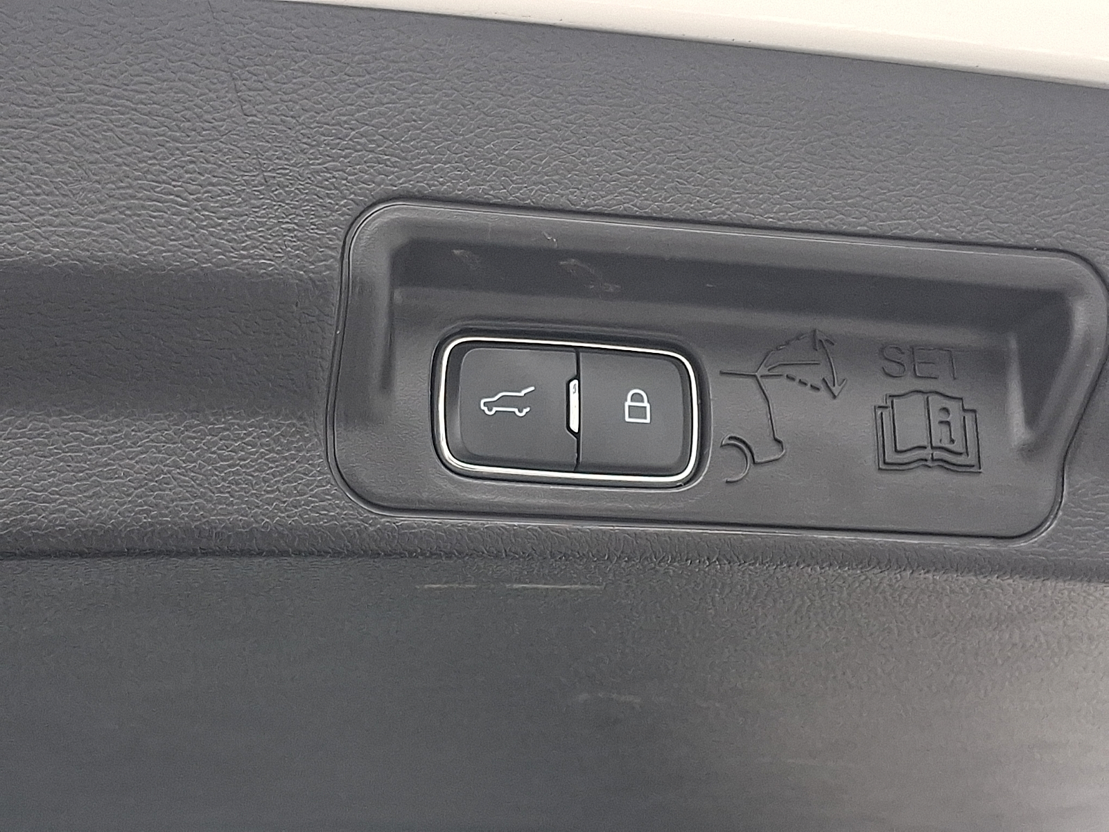 Used 2025 Ford Explorer SUV