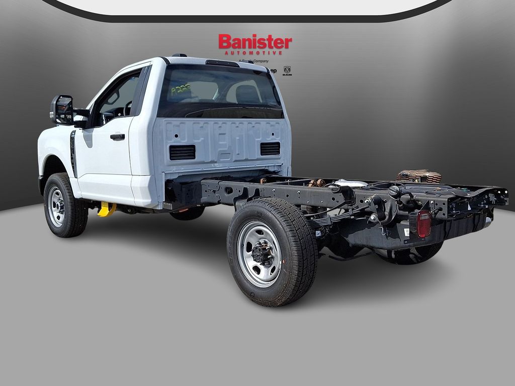 New 2025 Ford F-350 Super Duty Truck