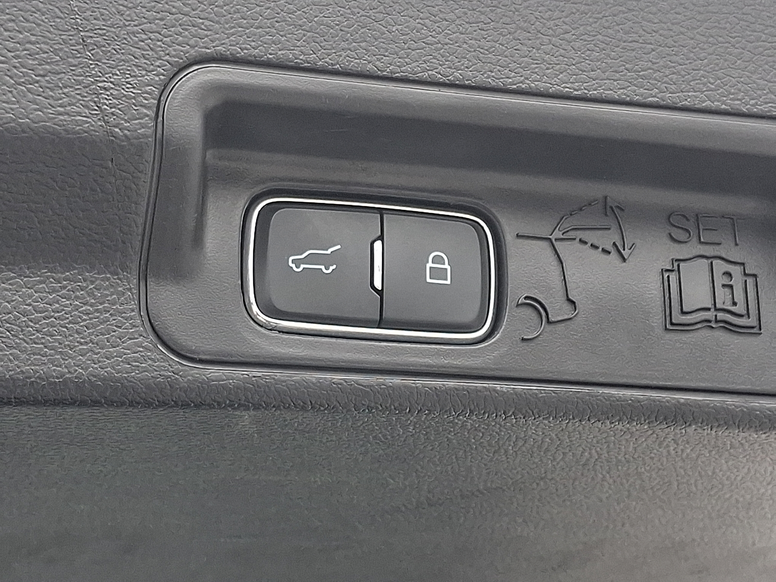 Used 2025 Ford Explorer SUV