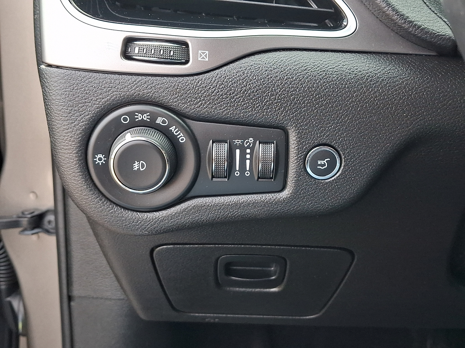 Used 2019 Jeep Cherokee SUV