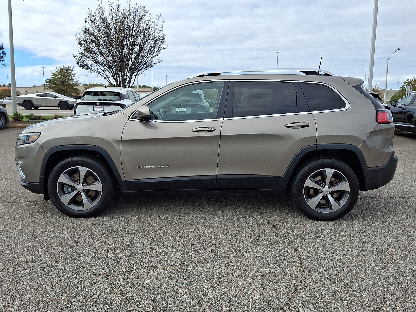 Used 2019 Jeep Cherokee SUV