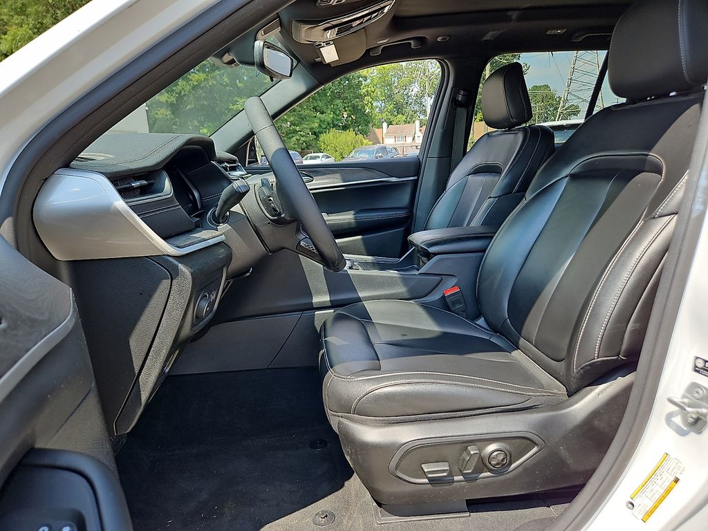 Used 2024 Jeep Grand Cherokee SUV