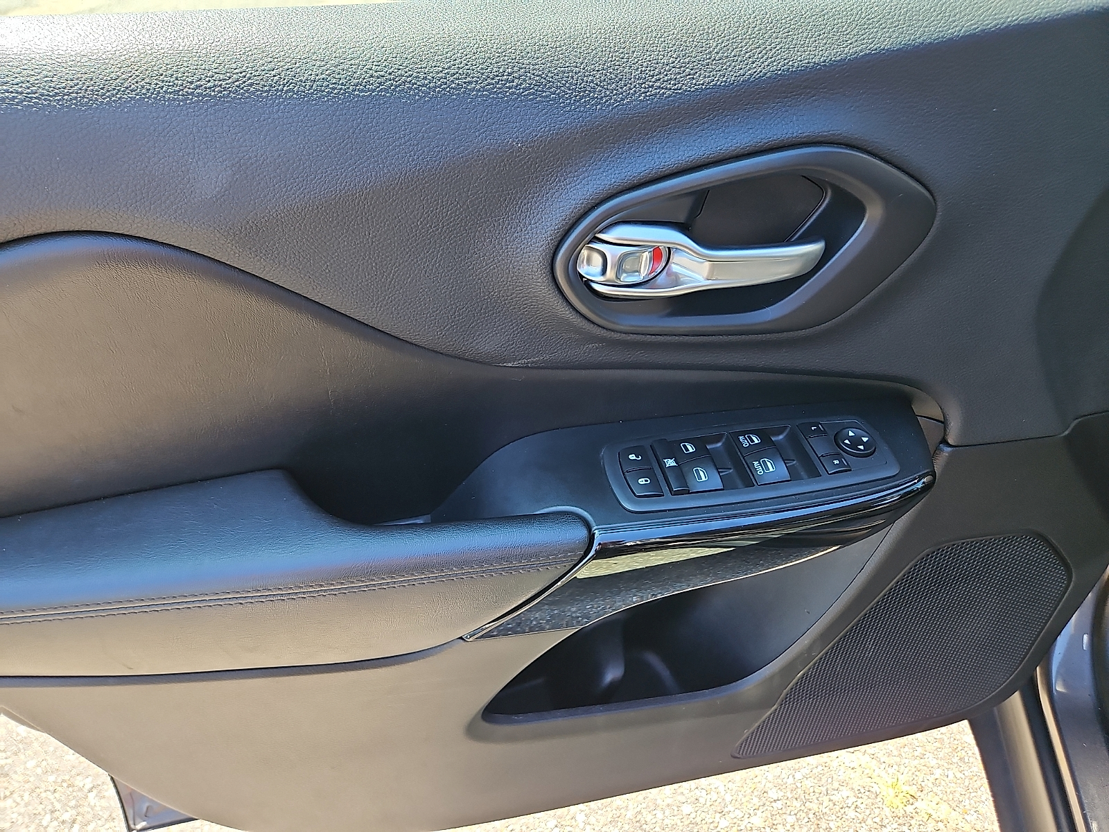 Used 2019 Jeep Cherokee SUV