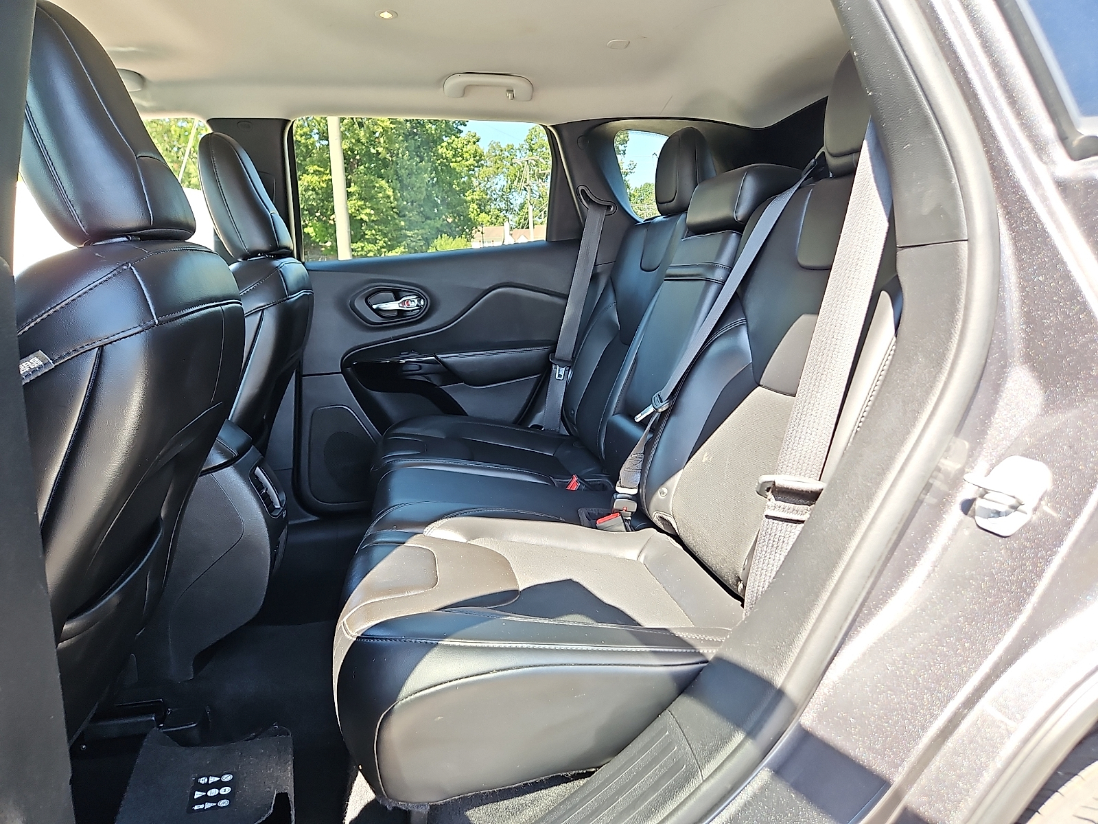 Used 2019 Jeep Cherokee SUV