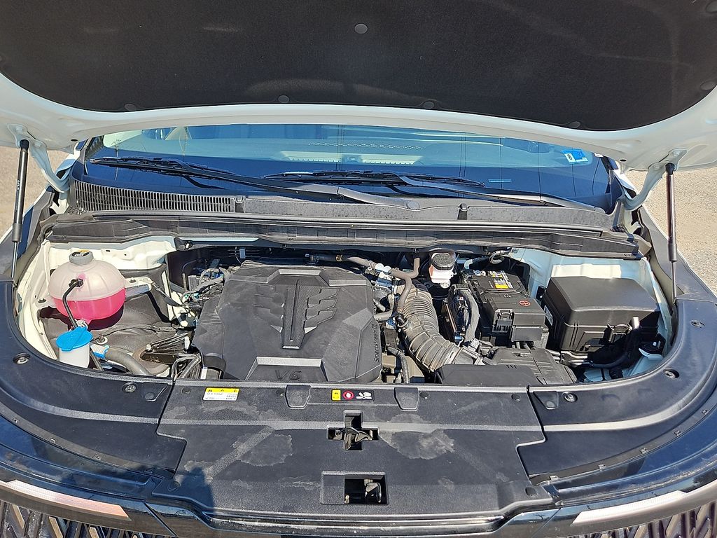 Used 2025 Kia Carnival Van
