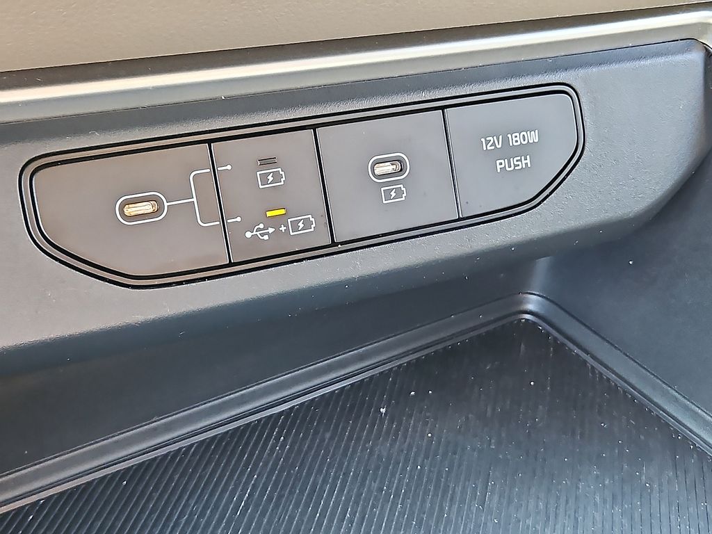 Used 2025 Kia Carnival Van