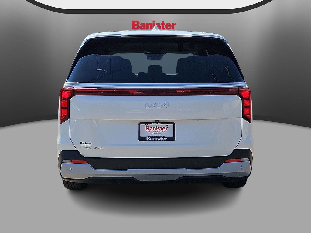 Used 2025 Kia Carnival Van