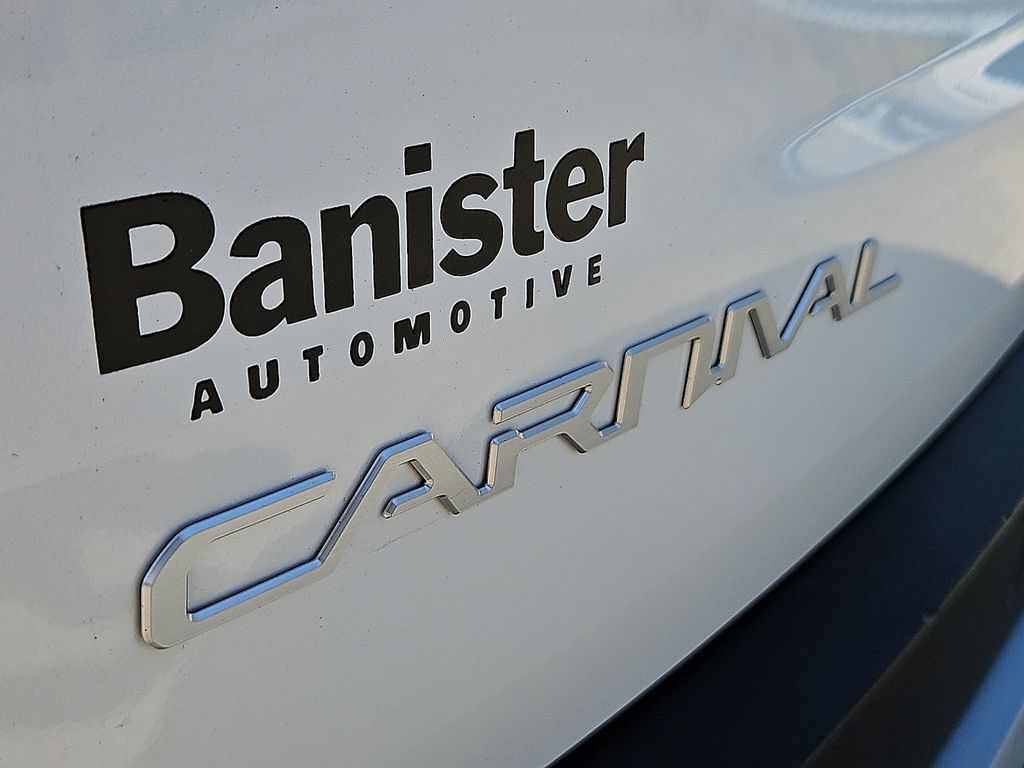 Used 2025 Kia Carnival Van