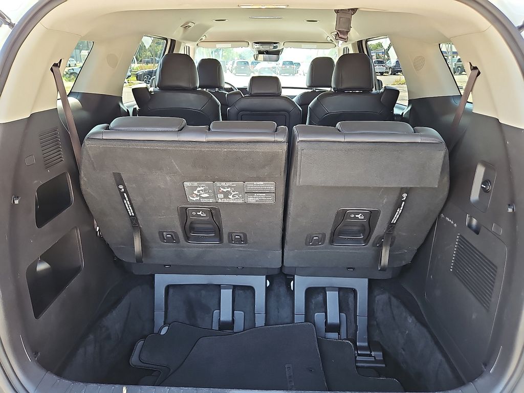 Used 2025 Kia Carnival Van