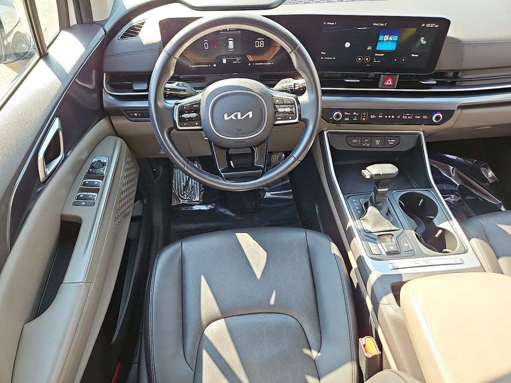 Used 2025 Kia Carnival Van
