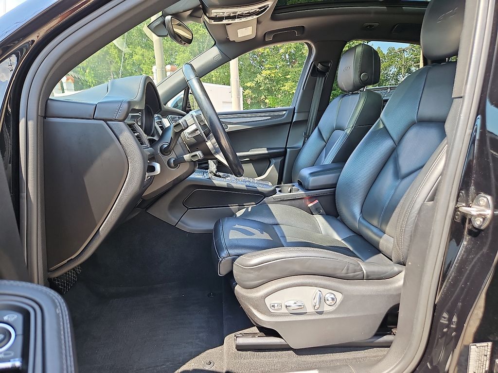 Used 2018 Porsche Macan SUV