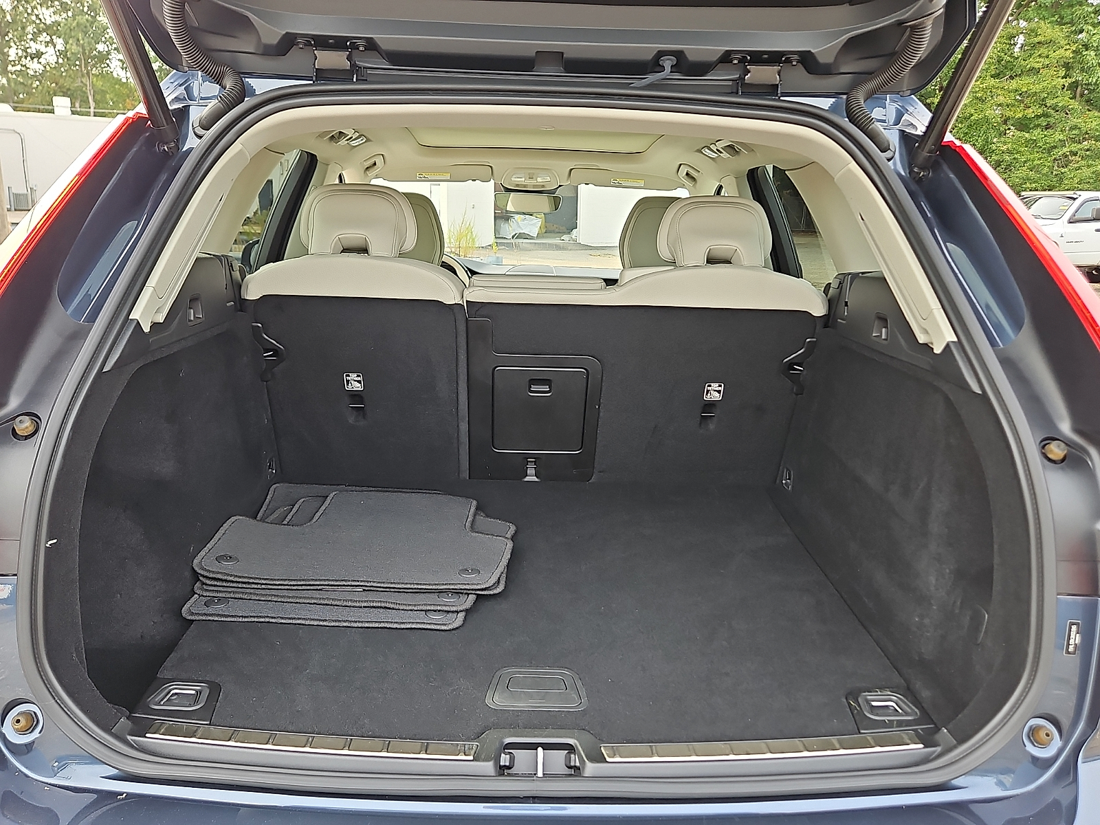 Used 2022 Volvo XC60 B5 SUV