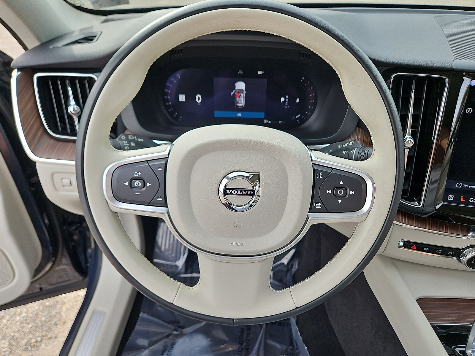 Used 2022 Volvo XC60 B5 SUV