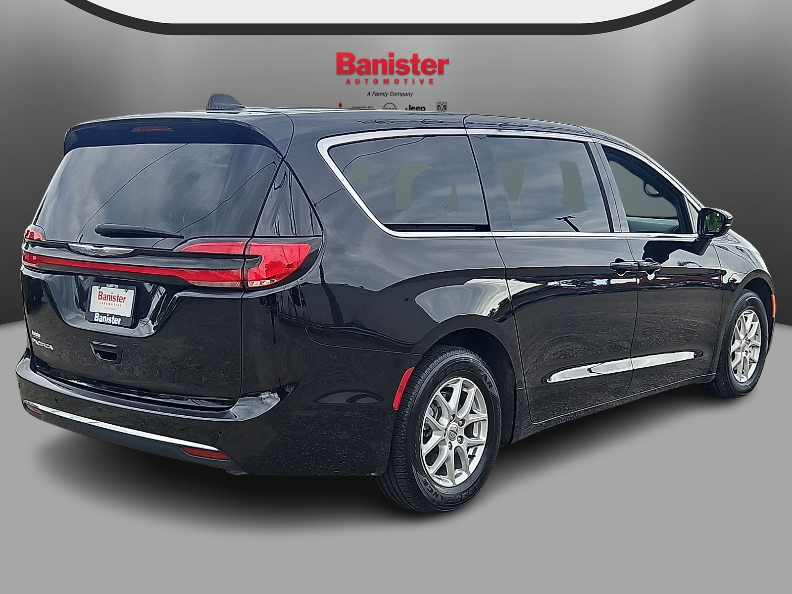 Used 2025 Chrysler Pacifica Van