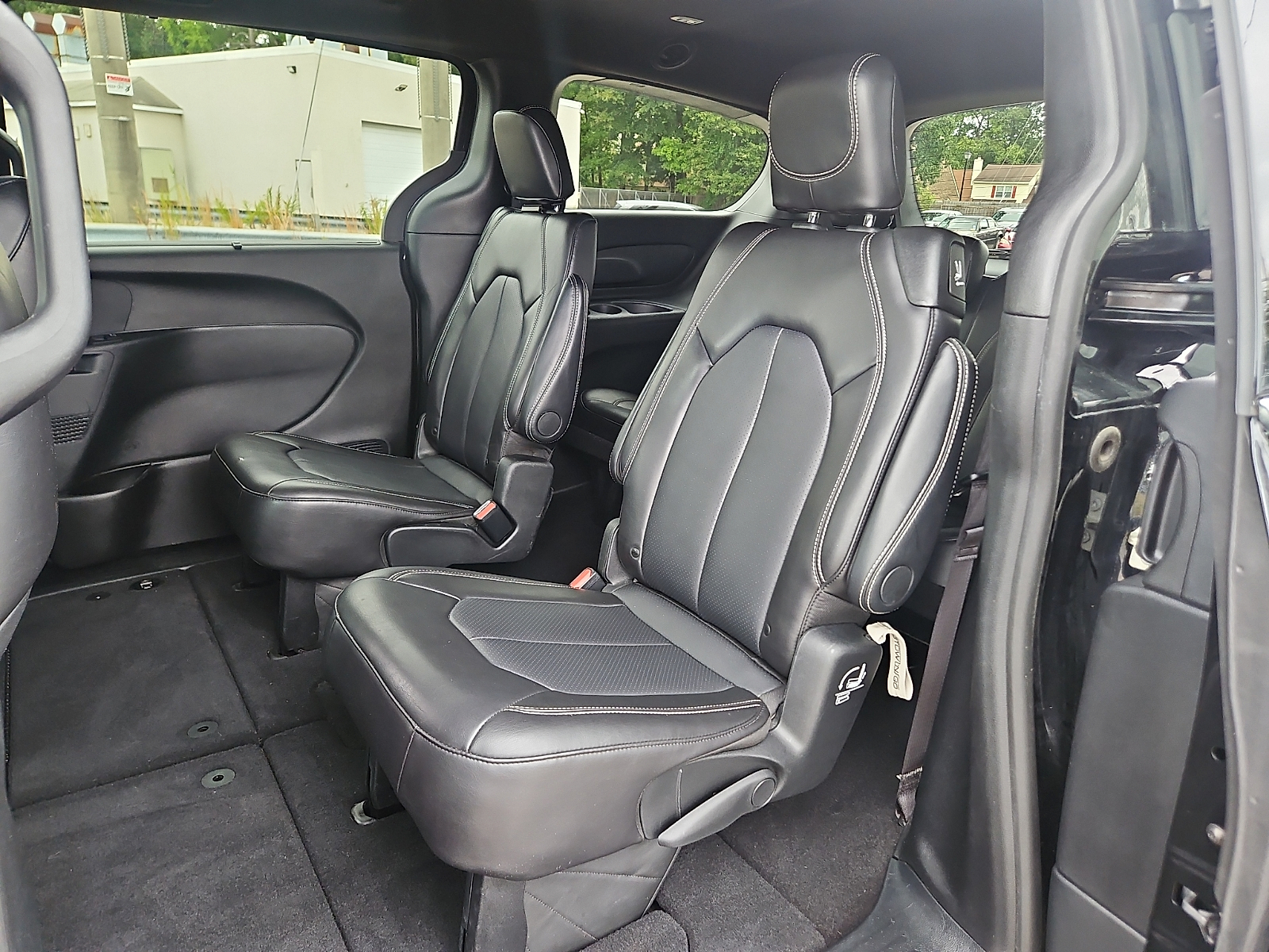 Used 2025 Chrysler Pacifica Van