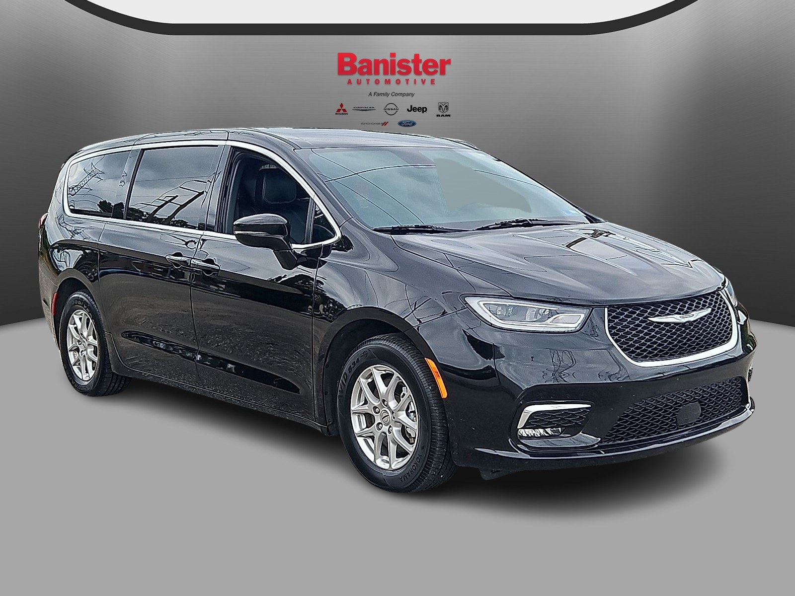 Used 2025 Chrysler Pacifica Van