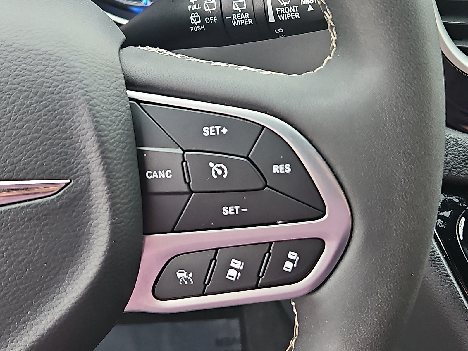 Used 2025 Chrysler Pacifica Van
